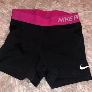 Black w/ pink nike pro spandex